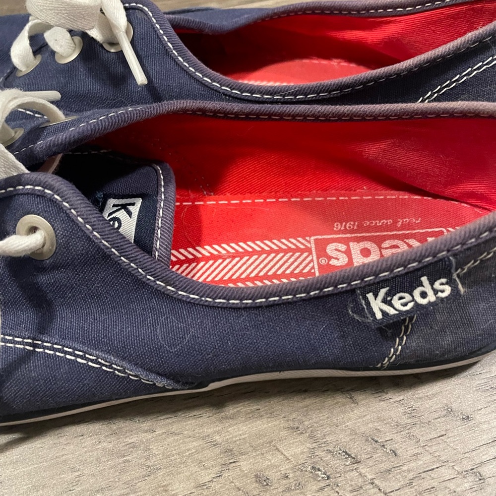 Keds size 7.5 - Picture 2 of 4